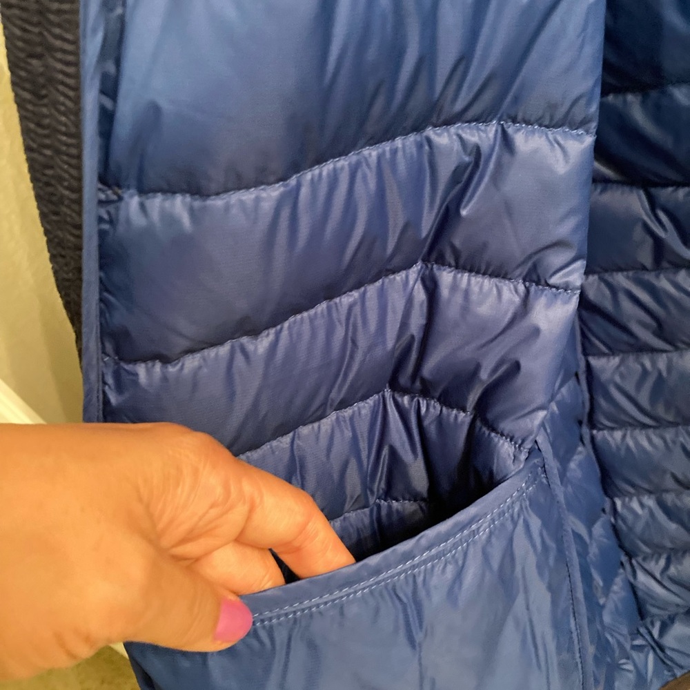 Gerry lightweight puffy coat with inside pockets, size small - Picture 6 of 12